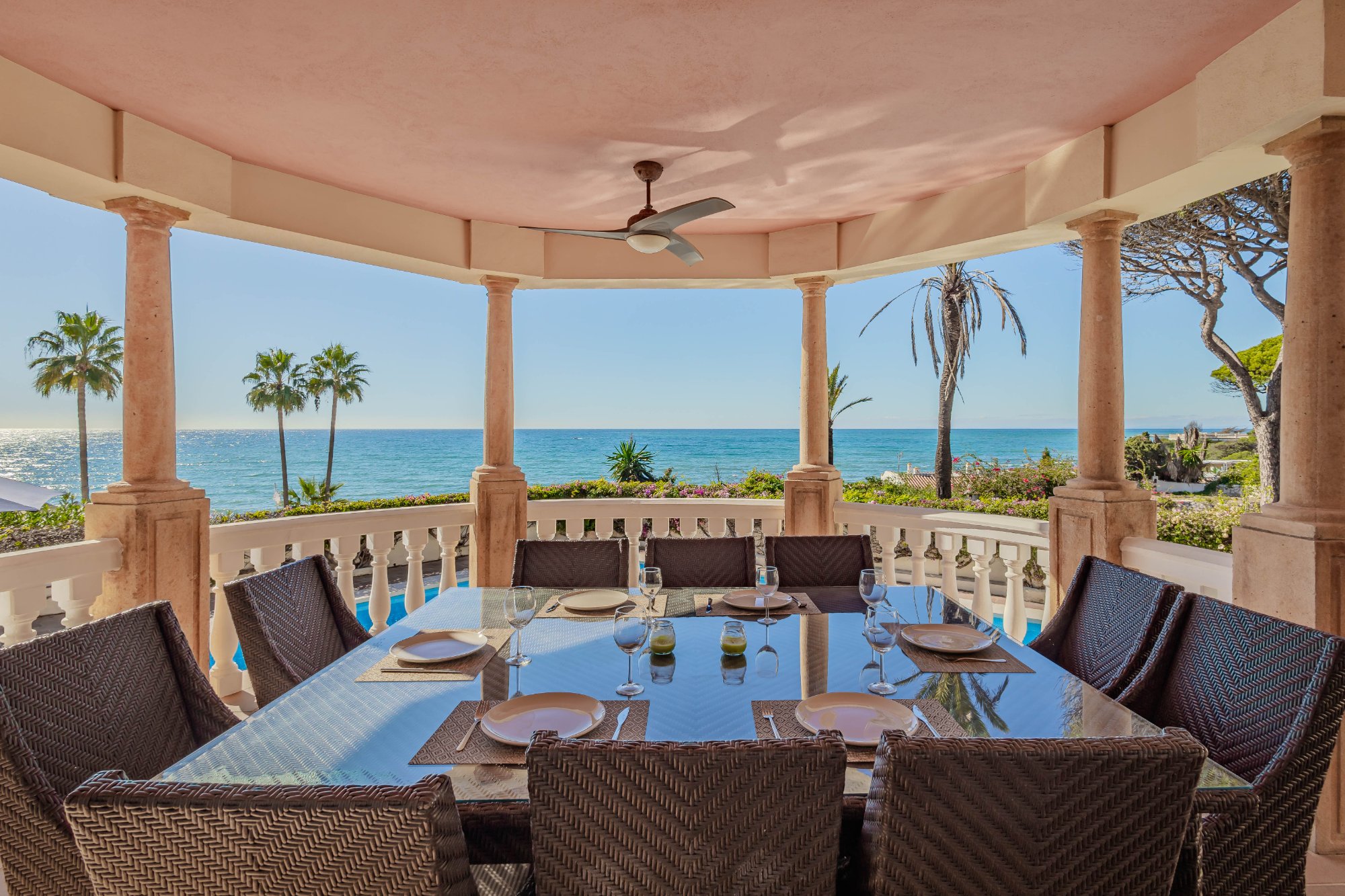 Villa Monterray dining