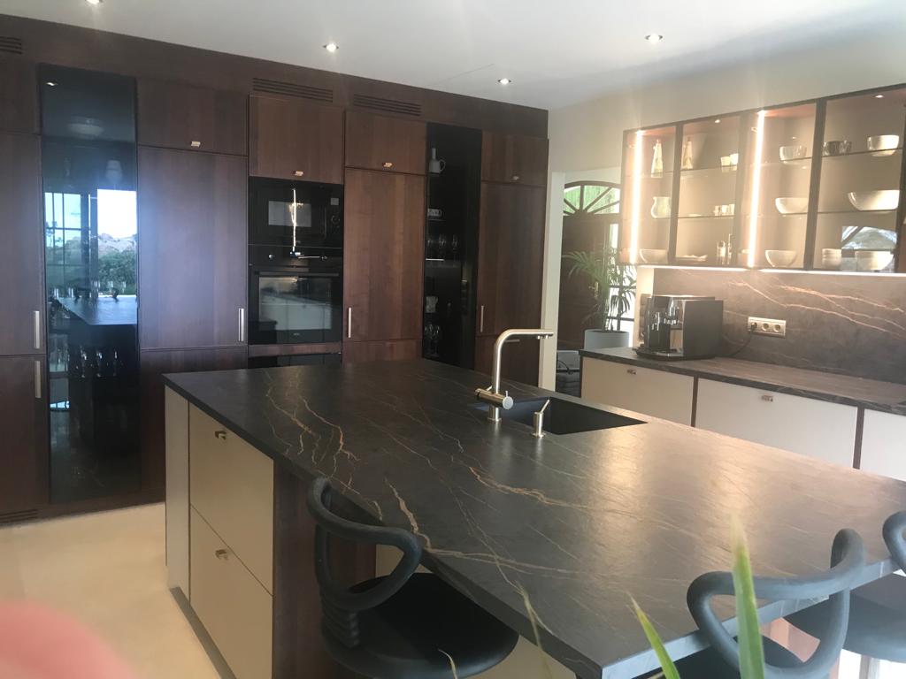 Villa Sierra modern kitchen