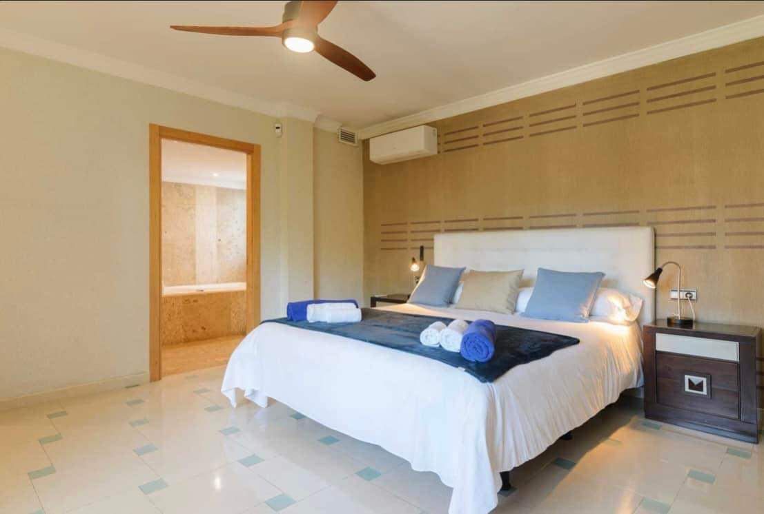 Villa Vanilla master bedroom